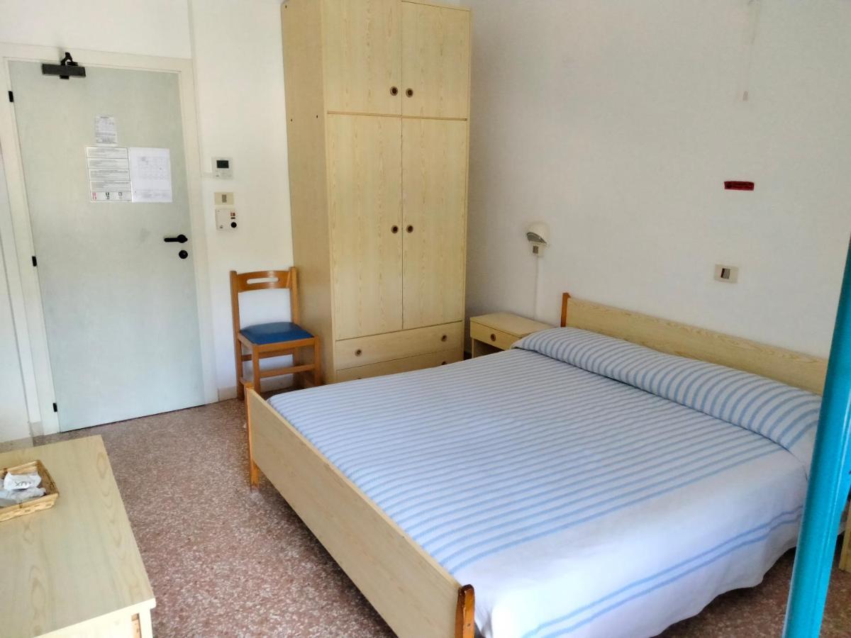 Hotel Maddalena Marina di Ravenna Szoba fotó